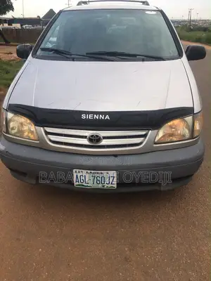 Toyota Sienna 2000 Silver
