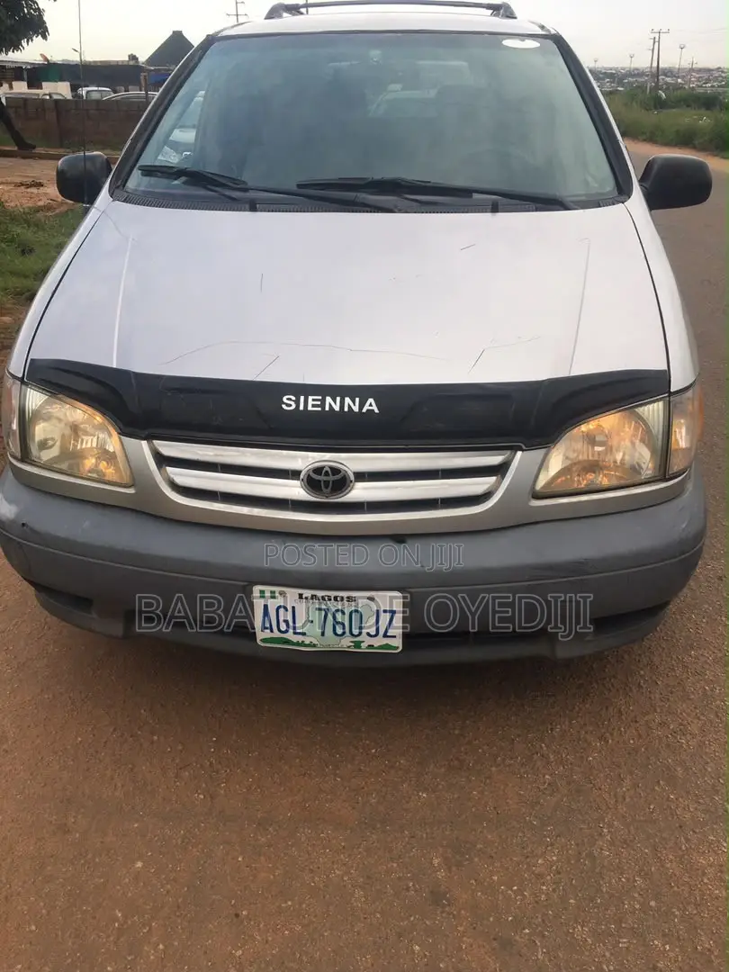 Toyota Sienna 2000 Silver