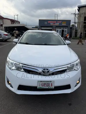 Toyota Camry XLE 4dr Sedan (2.5L 4cyl 6A) 2014 White