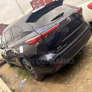 Toyota Highlander 2021 Blue