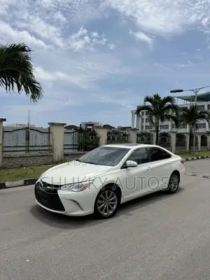 Toyota Camry XLE 4dr Sedan (3.5L 6cyl 6A) 2015 White