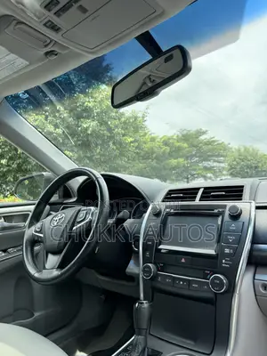 Toyota Camry XLE 4dr Sedan (3.5L 6cyl 6A) 2015 White