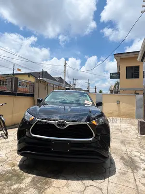 Toyota Highlander LE 2021 Black