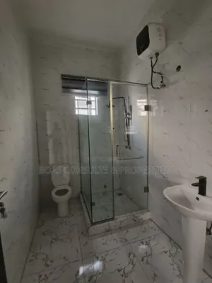 4bdrm Duplex in Chevron for rent