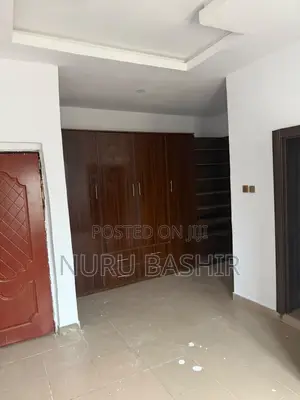 4bdrm Duplex in Jericho for rent