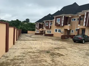 4bdrm Duplex in Jericho for rent