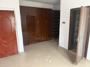 4bdrm Duplex in Jericho for rent