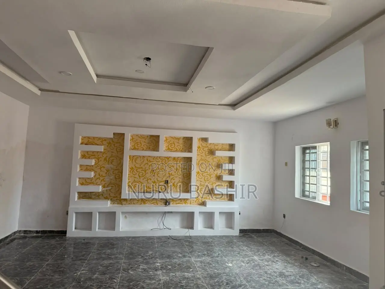 4bdrm Duplex in Jericho for rent