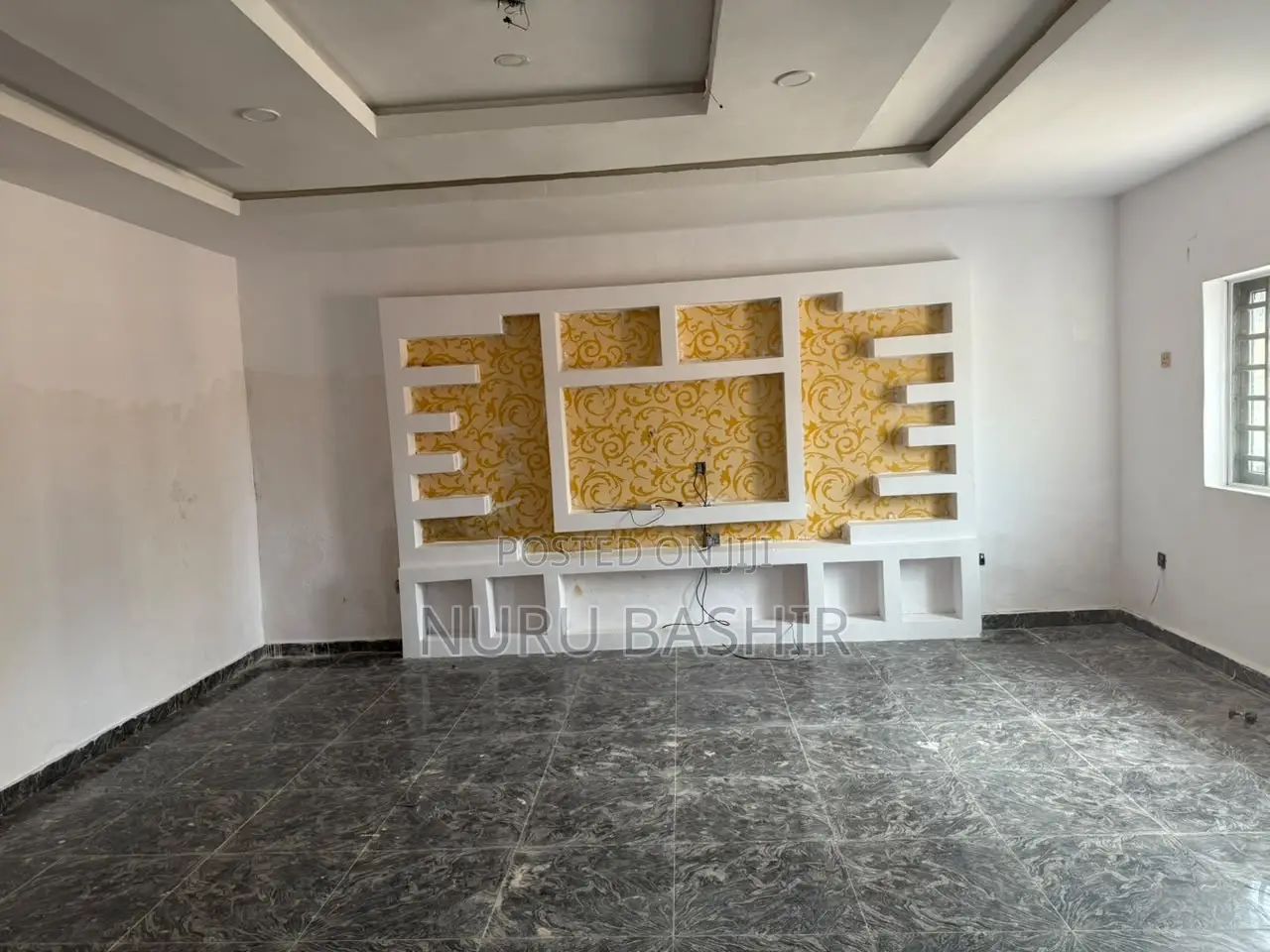 4bdrm Duplex in Jericho for rent