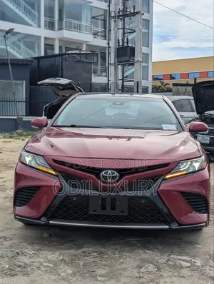 Toyota Camry XLE FWD (2.5L 4cyl 8AM) 2018 Red