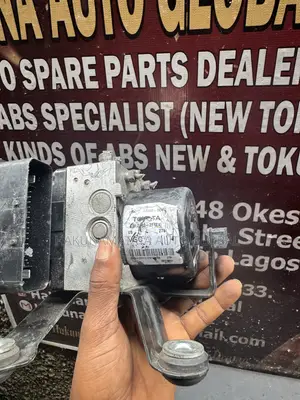 Toyota Tundra 2010–2011 ABS Control Module