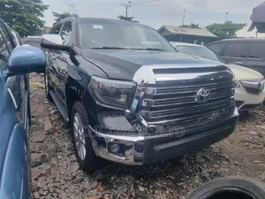Toyota Sequoia Limited 4dr SUV 4WD (5.7L 8cyl 6A) 2010 Black
