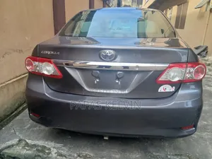 Toyota Corolla LE 4dr Sedan (1.8L 4cyl 4A) 2013 Gray