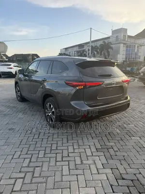 Toyota Highlander XLE 2021 Gray