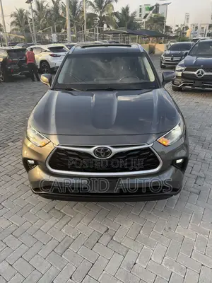 Toyota Highlander XLE 2021 Gray