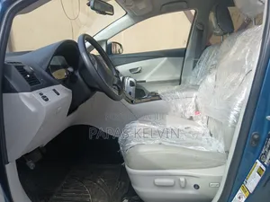 Toyota Venza LE 2010 Blue