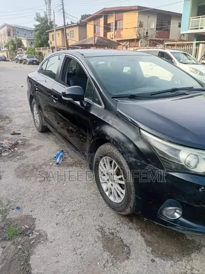 Toyota Avensis 2013 Black