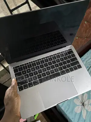 Laptop Apple MacBook Pro 2017 8GB Intel Core i7 SSD 256GB