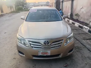 Toyota Camry LE 4dr Sedan (2.4L 4cyl 5A) 2009 Gold