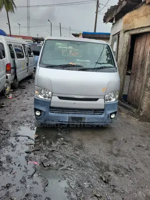 Toyota HiAce 2012 White