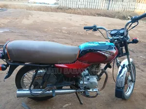 Bajaj Boxer 100 2024 Red