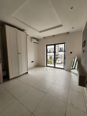 5bdrm Duplex in Chevron for rent