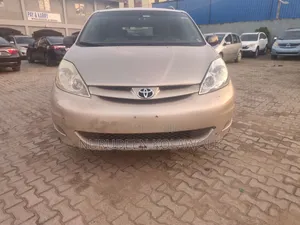 Toyota Sienna CE FWD 2008 Gold