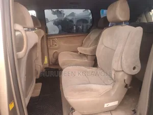 Toyota Sienna CE FWD 2008 Gold