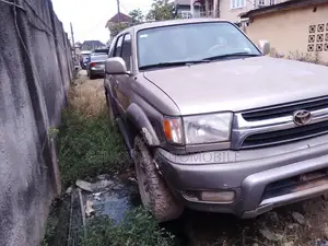 Toyota 4-Runner 2001 Gold