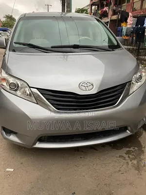 Toyota Sienna LE FWD 8-Passenger 2013 Silver