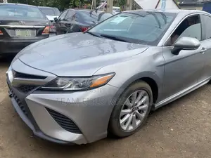 Toyota Camry SE (2.5L 4cyl 8A) 2019 Silver