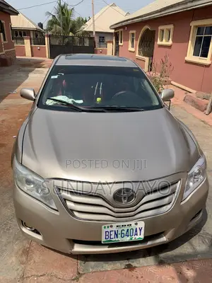 Toyota Camry XLE V6 4dr Sedan (3.5L 6cyl 6AM) 2010 Gray