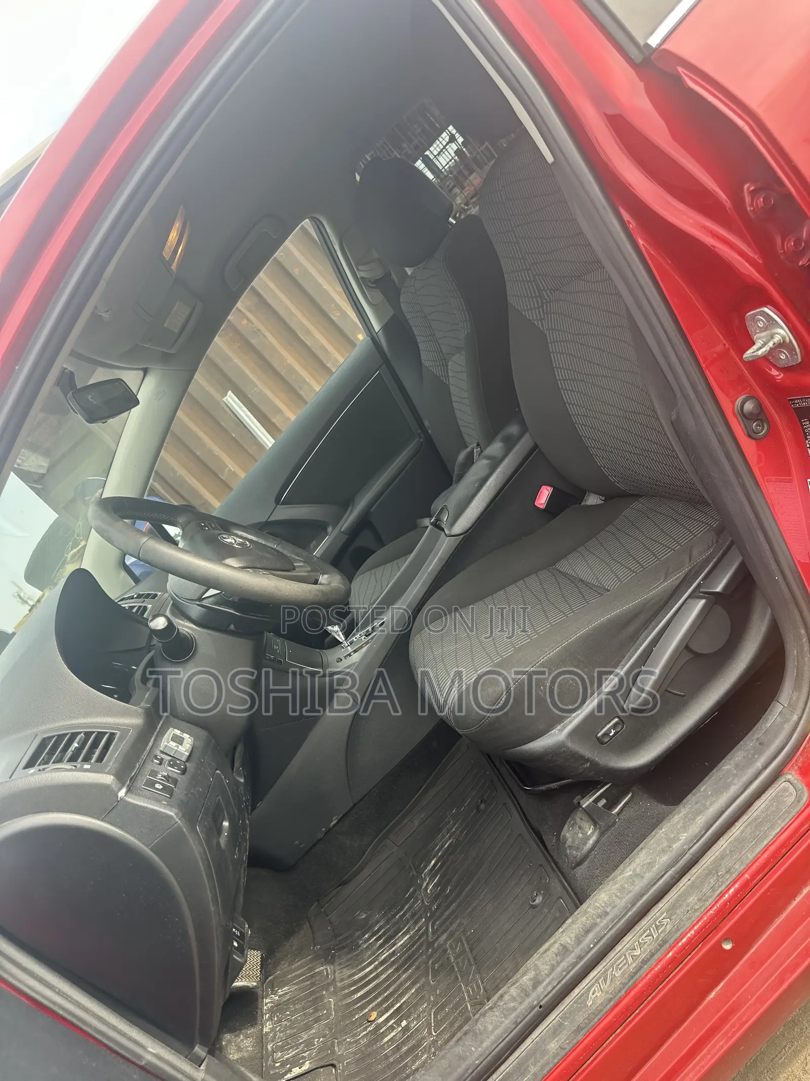 Toyota Avensis 2.0 Advanced Automatic 2011 Red