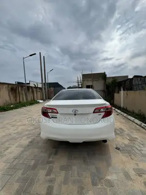 Toyota Camry SE 4dr Sedan (2.5L 4cyl 6A) 2013 White