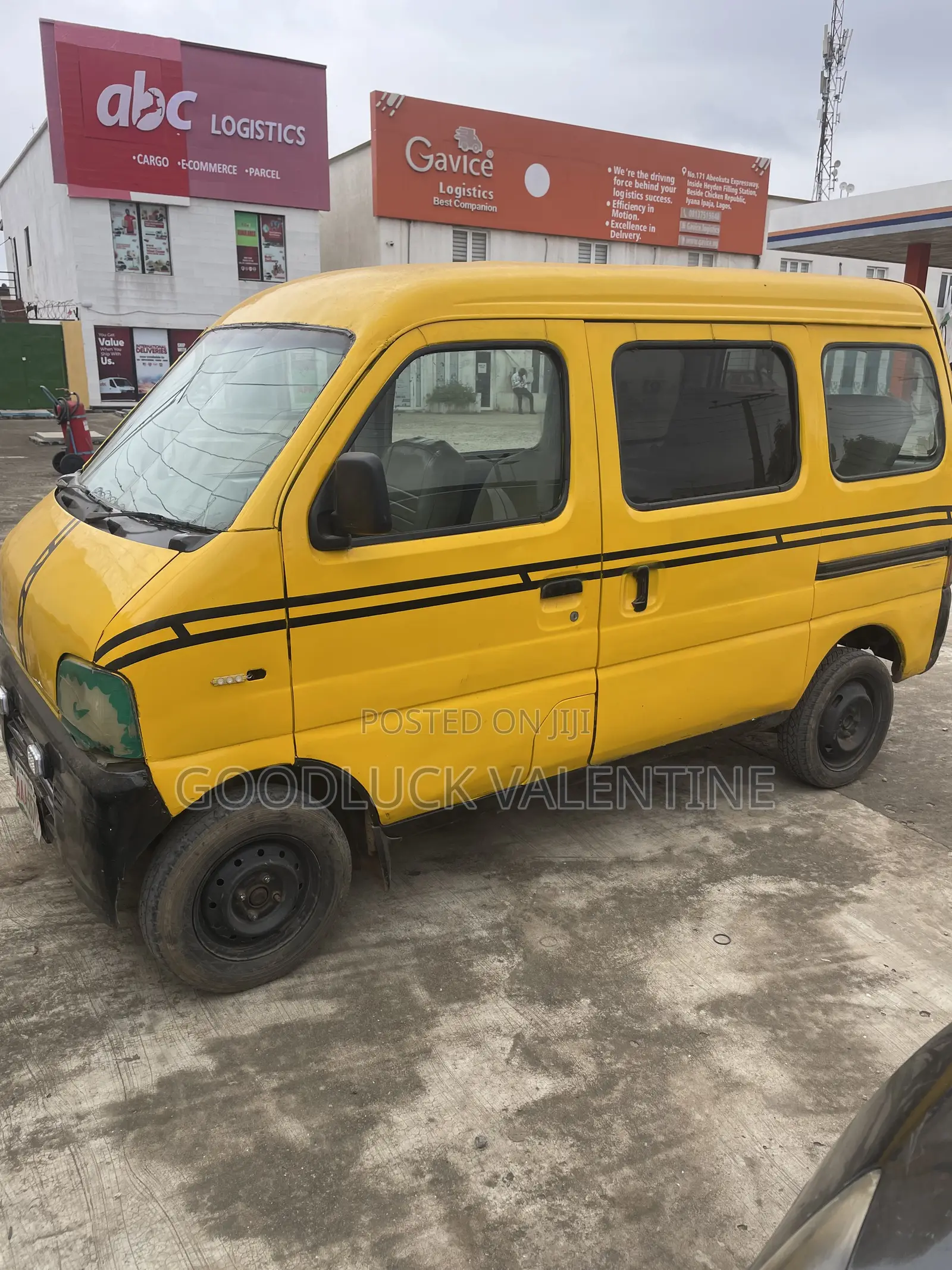 Suzuki APV Minibus 2010 Yellow