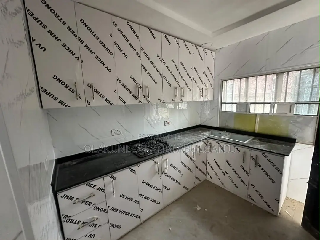 Full Kitchen Cabinets