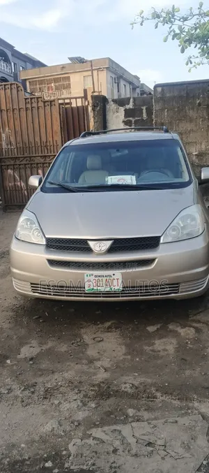 Toyota Sienna 2005 Gold