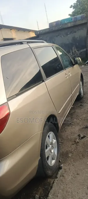 Toyota Sienna 2005 Gold