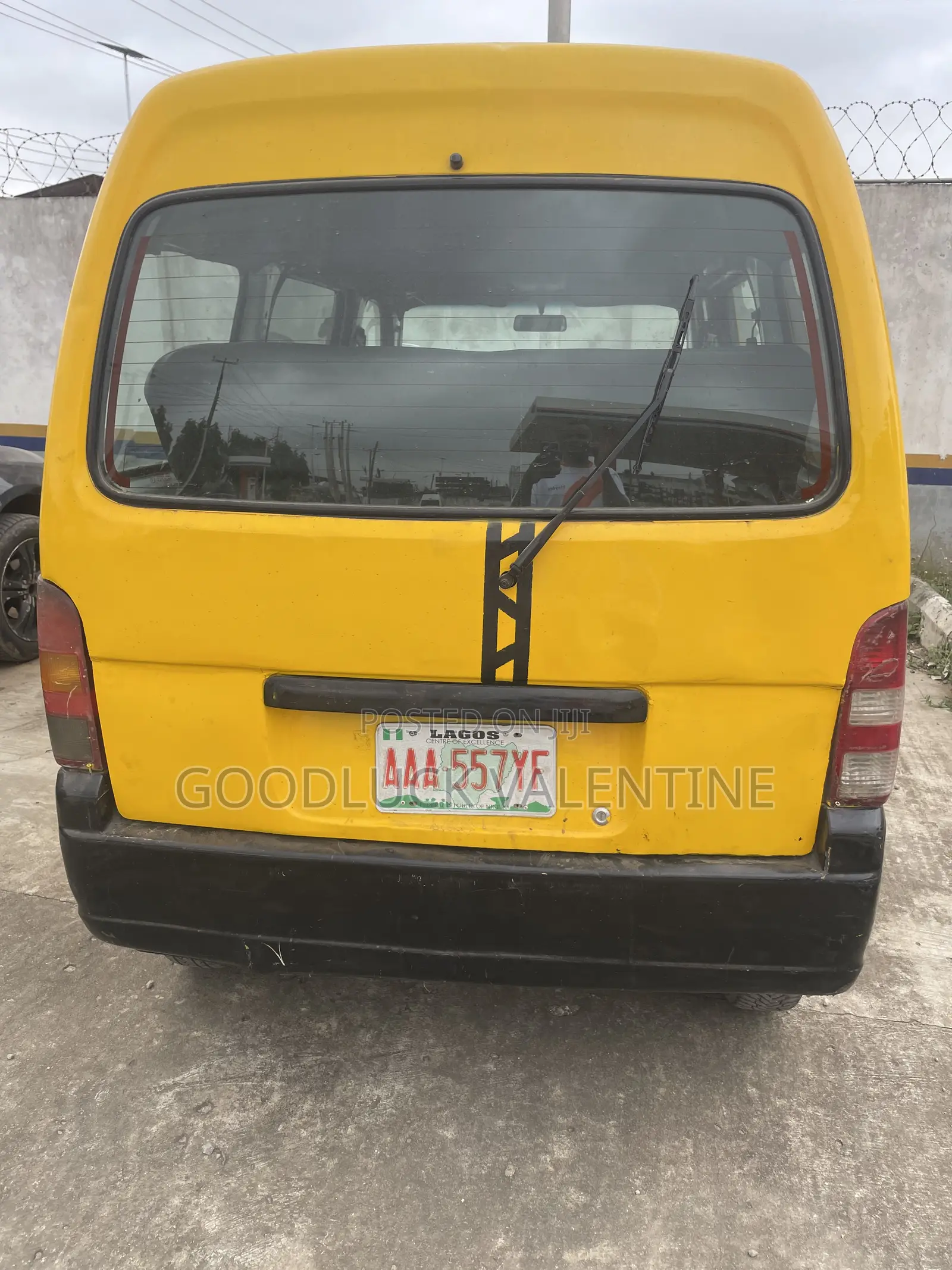 Suzuki APV Minibus 2010 Yellow