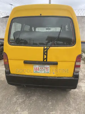 Suzuki APV Minibus 2010 Yellow