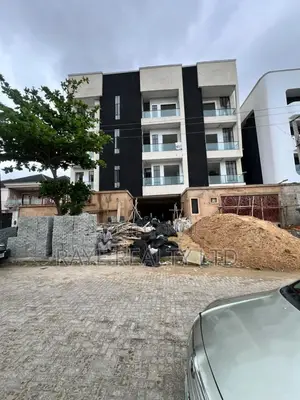 3bdrm Apartment in Lekki for sale