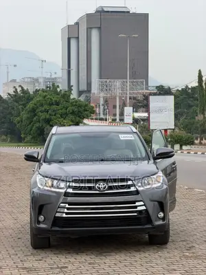Toyota Highlander XLE 4dr SUV AWD (3.5L 6cyl 6A) 2015 Gray