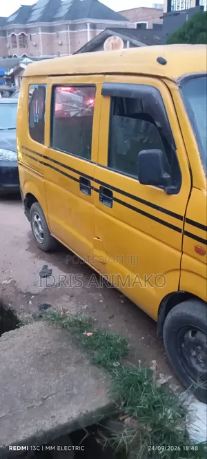 Mazda E2000 2010 Yellow