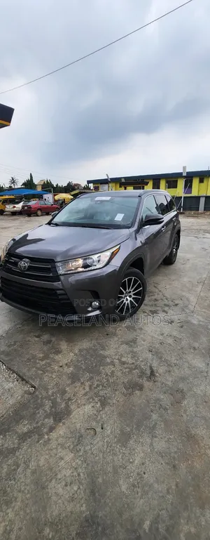 Toyota Highlander SE 4x2 V6 (3.5L 6cyl 8A) 2017 Brown