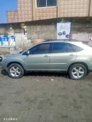 Toyota Camry XLE 4dr Sedan (2.5L 4cyl 6AM) 2010 Gold