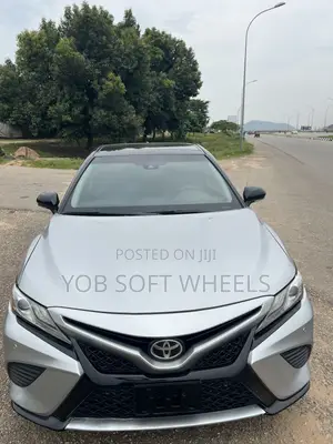 Toyota Camry XSE FWD (2.5L 4cyl 8AM) 2018 Off white