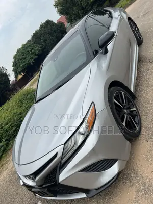 Toyota Camry XSE FWD (2.5L 4cyl 8AM) 2018 Off white