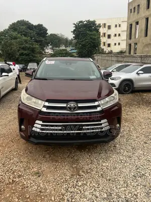 Toyota Highlander LE 4x2 V6 (3.5L 6cyl 8A) 2017 Red