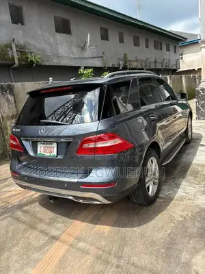 Mercedes-Benz M Class ML350 4MATIC 4dr SUV AWD (3.5L 6cyl 7A) 2014 Gray