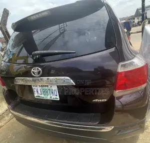 Toyota Highlander 3.5L 4WD 2013 Burgundy